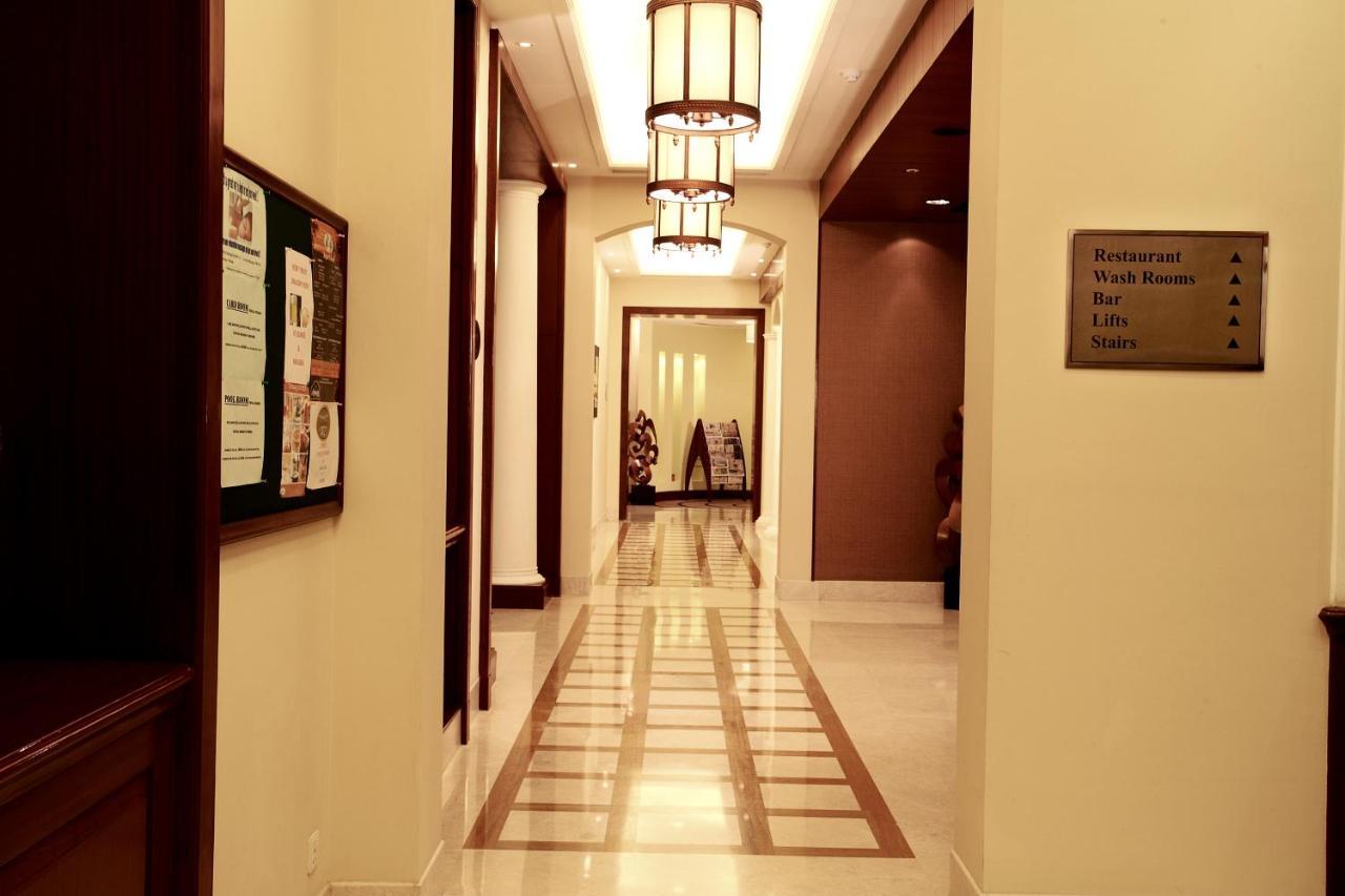 Dlf Club 3 Hotel คูร์เคาน์ ภายนอก รูปภาพ