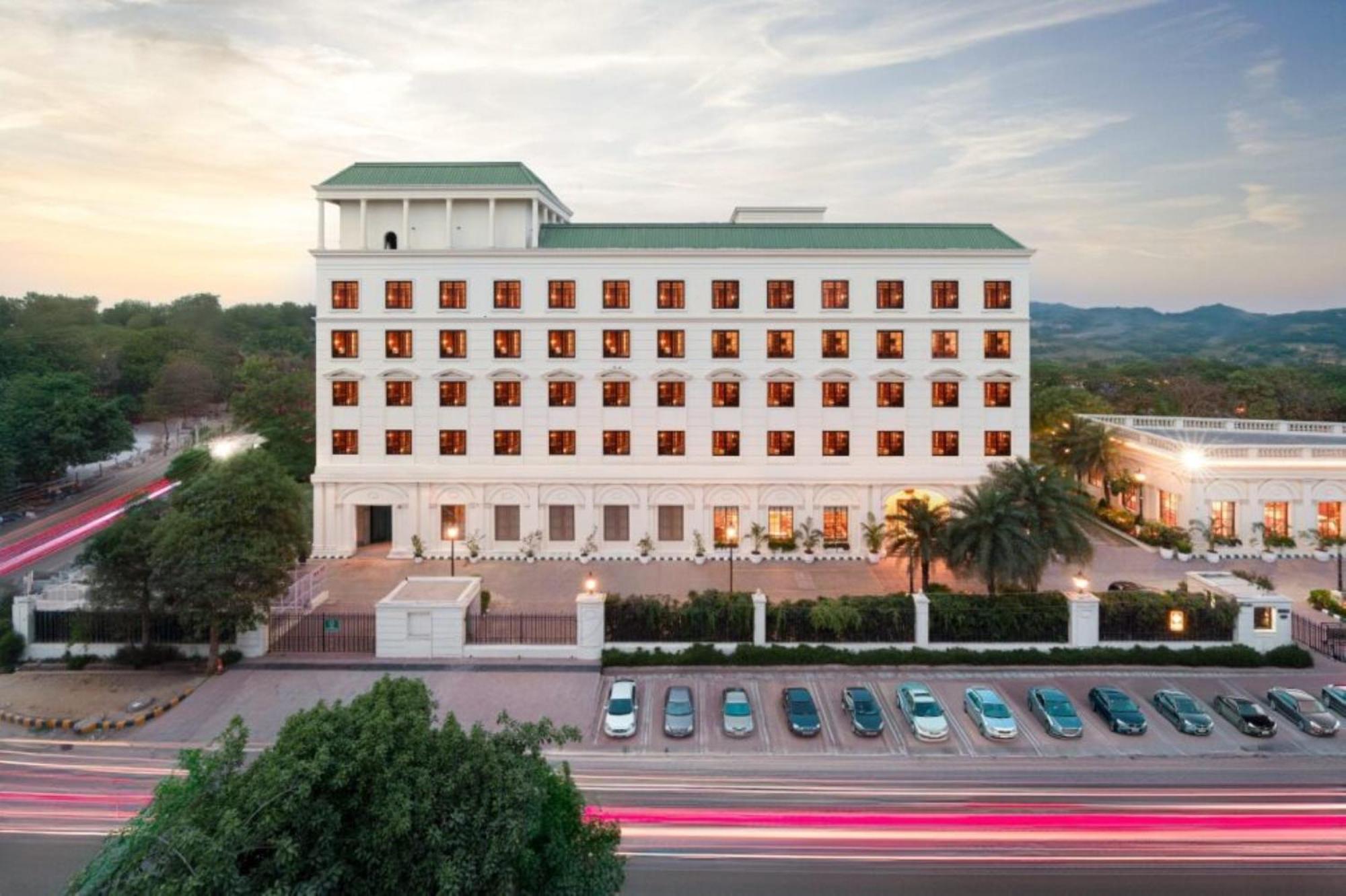 Dlf Club 3 Hotel คูร์เคาน์ ภายนอก รูปภาพ